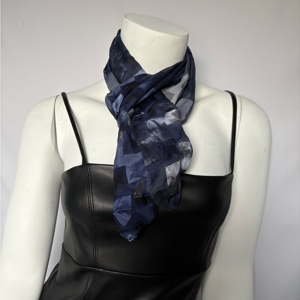 Elegant Blue and Gray Scarf